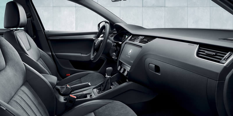 Škoda Octavia interiér skoda octavia tour operativni leasing 1