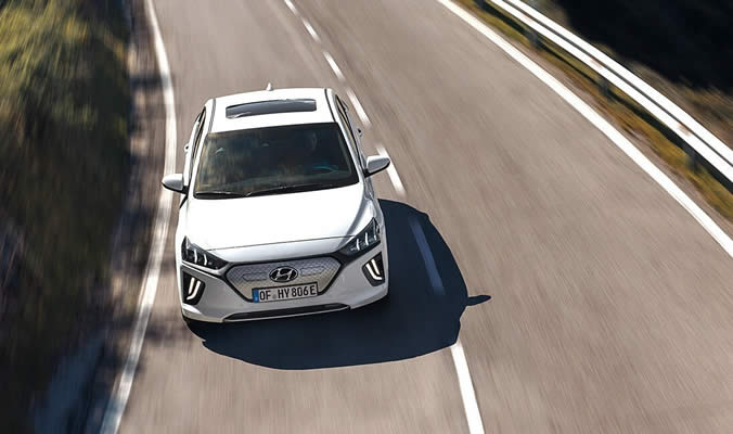 Hyundai IONIQ Elektric - Asistenční systémy