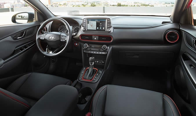 Hyundai Kona Hybrid - červený interiér