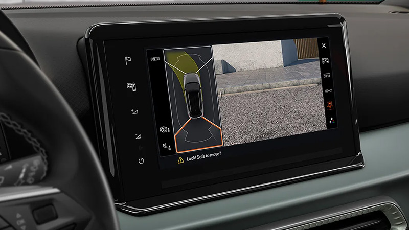 Digitální displej s parkovacím asistentem ve voze SEAT Arona