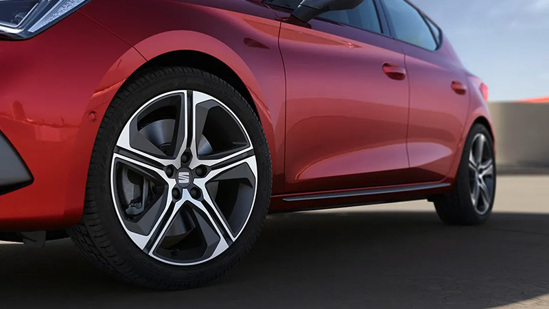 Detail levé boční strany modelu SEAT Leon