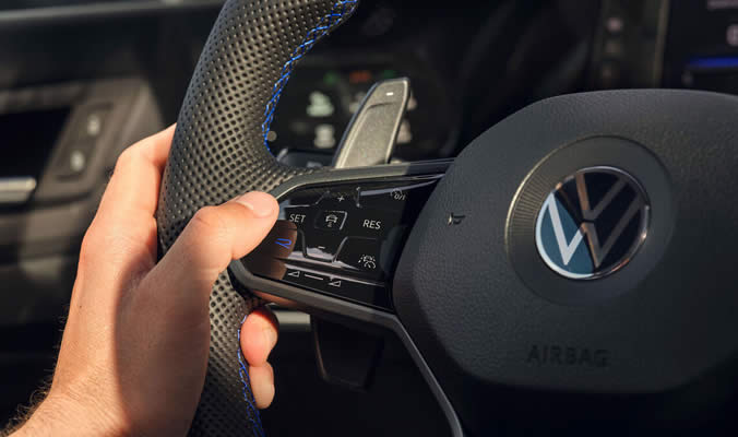 Volkswagen Golf R Variant tlačítko