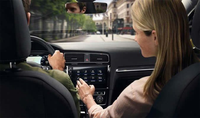 Golf alltrack radia a navigacni systemy