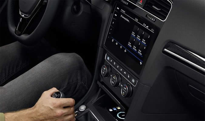 Golf alltrack telefonovani