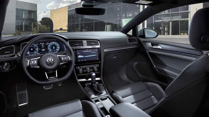 VW Golf GTE - kožená výbava