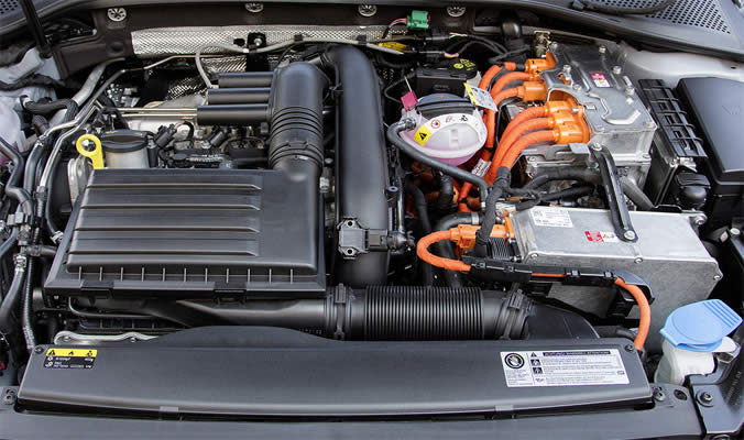 VW Golf GTE - motory