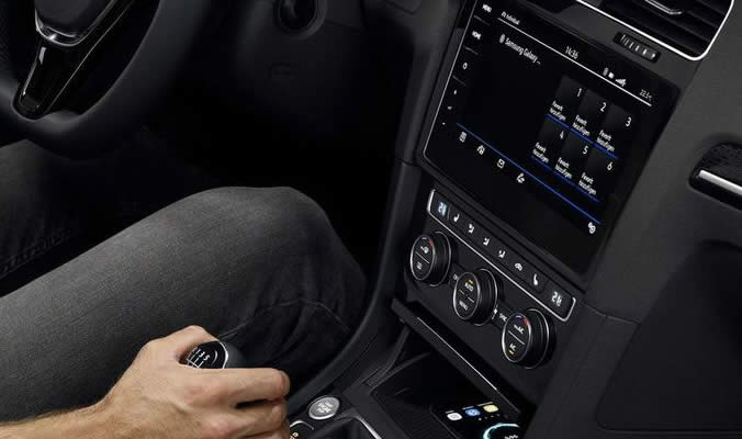 vw golf r variant telefonovani