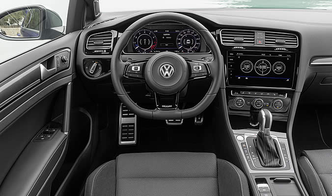 Volkswagen Golf R - Interiér