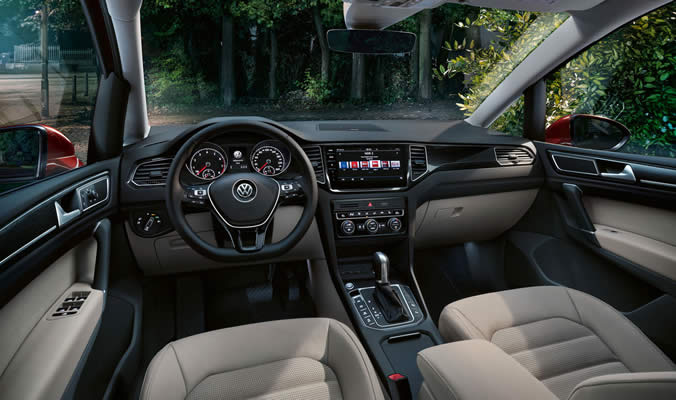 vw golf sportsvan interier