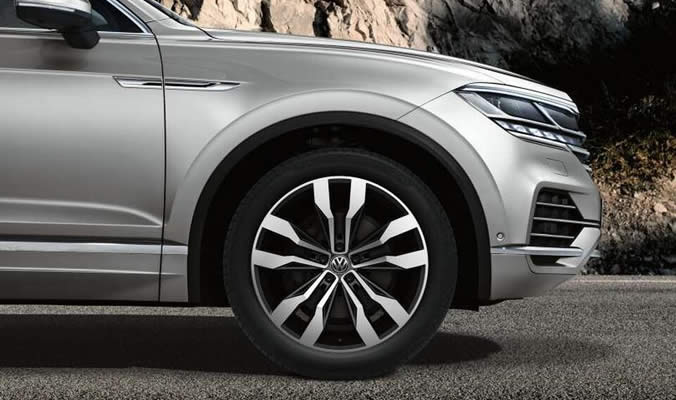 Volkswagen Touareg eHybrid kola