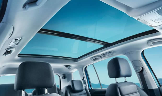 Volkswagen Touran - Panoramatické střešní okno