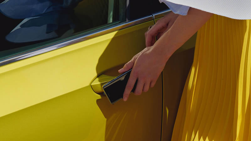 Volkswagen Golf 8 využití chytrého telefonu jako "mobilní klíč"
