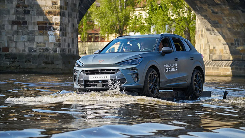 CUPRA Terramar na vlnách Vltavy