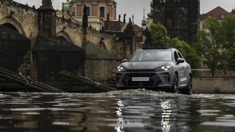 Ohromující CUPRA Terramar navlnách Vltavy