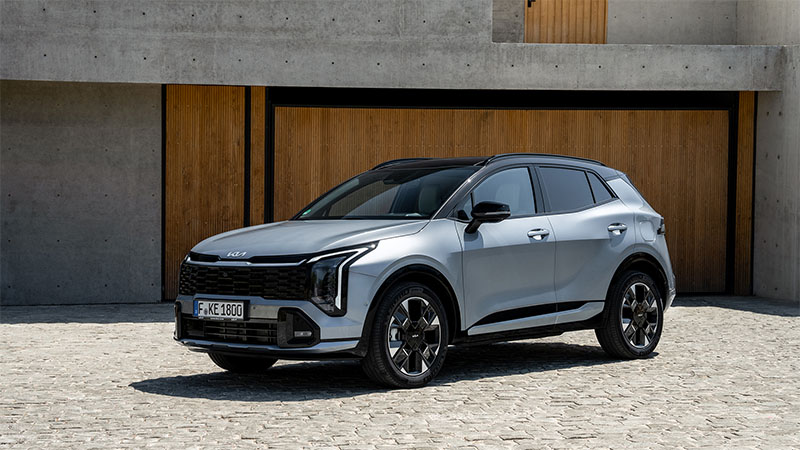 Pohled na novou stříbrnou Kiu Sportage