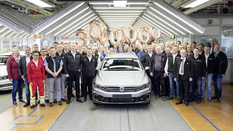 Rekord u příležitosti debutu nového modelu Passat: S 30 miliony vozidel globální jednička ve střední třídě     