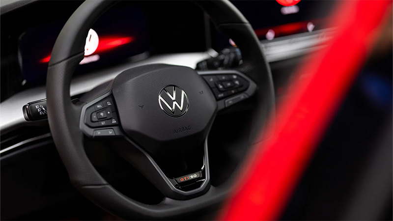 Pohled na volant nového Golfu GTI EDITION 50