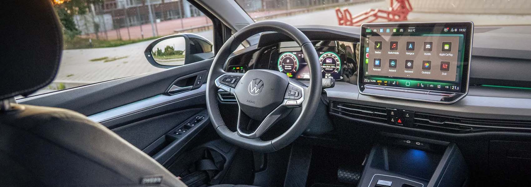 Pohled na interiér Volkswagenu Golf