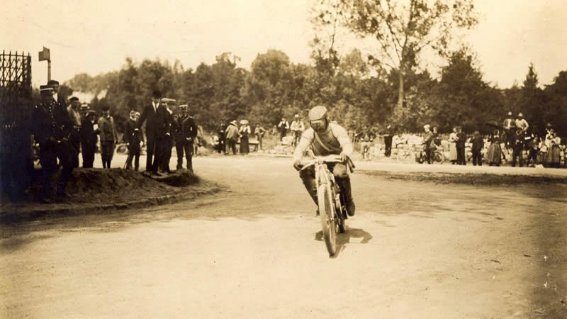 ŠKODA - Šampionát Dourdan 1905