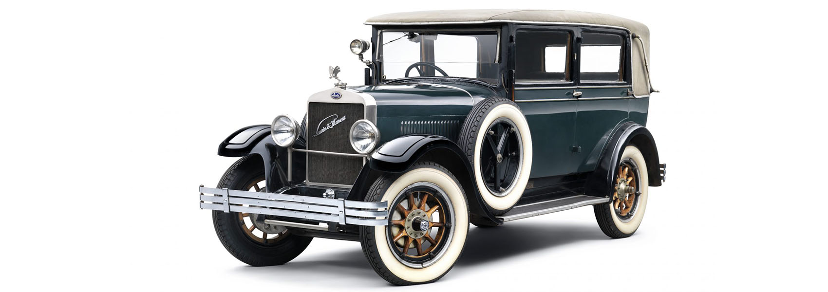 Historický automobil Laurin & Klement 110 z 20. let 20. století, vyznačující se elegantním designem