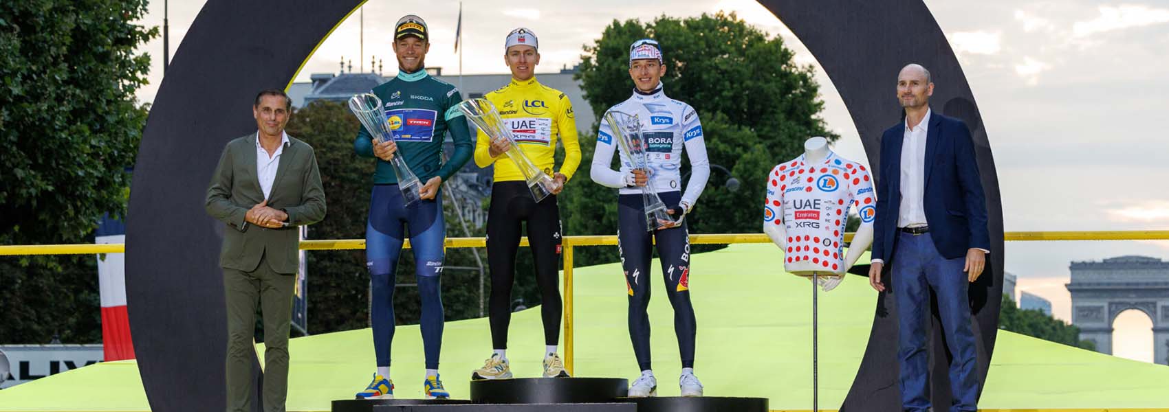 Vítěz Tour de France převzal trofej navrženou týmem Škoda