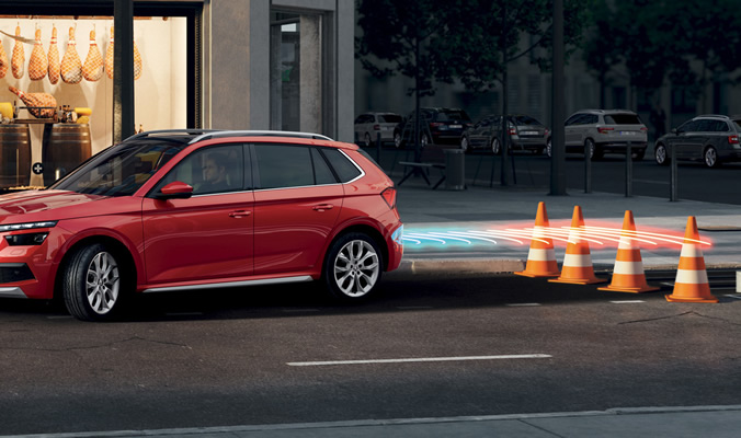 ŠKODA KAMIQ - Asistent pro manévrování
